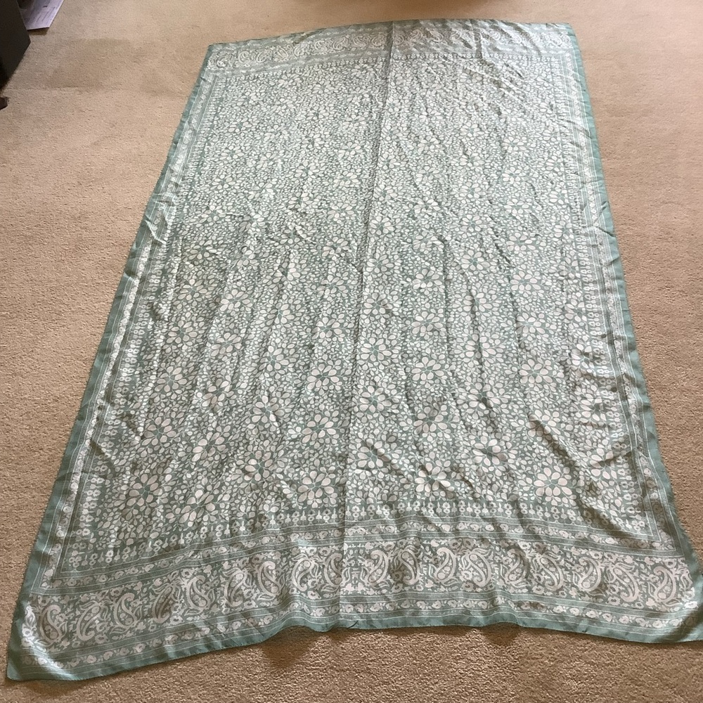 D.Sport Green and White Patterned Scarf/Wrap/Sarong - Picture 6 of 10